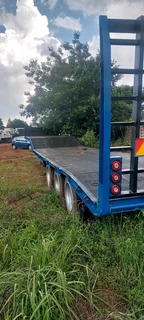 Triaxle low bed trailer
