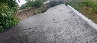 Triaxle low bed trailer