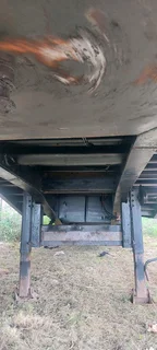 Triaxle low bed trailer