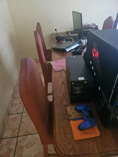 Solid Wood Dining Table with 6 Upholstered Chairs – Great Condition