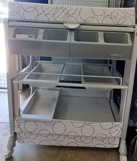 Compactum with changing mat and bath