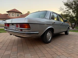 1985 Mercedes-Benz W123 200 Manual
