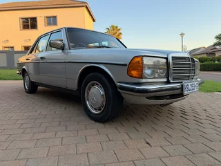 1985 Mercedes-Benz W123 200 Manual
