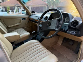 1985 Mercedes-Benz W123 200 Manual