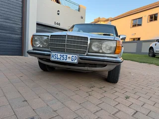 1985 Mercedes-Benz W123 200 Manual