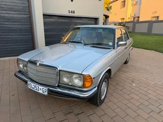 1985 Mercedes-Benz W123 200 Manual