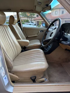 1985 Mercedes-Benz W123 200 Manual