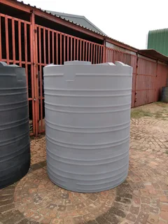 2770 litres water tanks