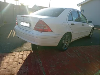 02 Mercedes C-Class