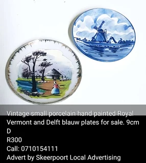Vintage small porcelain hand painted Royal Vermont and Delft blauw plates for sale
