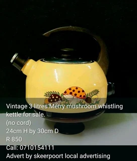 Vintage 3 litres Merry mushroom whistling kettle for sale.(No cord)