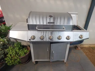 MegaMaster 5 Burner + Side Burner Gas Braai