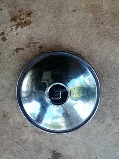 Wheelcaps and hub caps