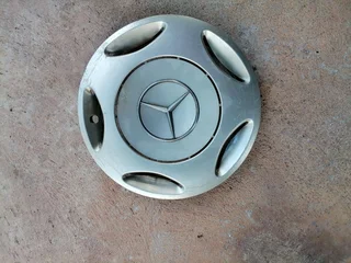 Wheelcaps and hub caps