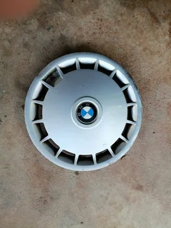 Wheelcaps and hub caps