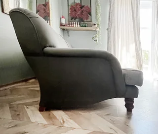 sofa - Ad posted by Adriaan Vorster