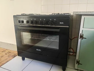 Elba 6 Plate Gas &amp; Electric Stove (Good Condition)