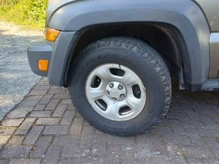 2005 Jeep Cherokee 3.7L SUV