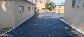 Tar driveways and parkings