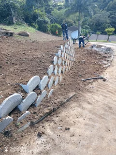 RETAINING walls installations