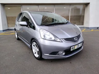 AUTO Honda Jazz (SUNROOF)