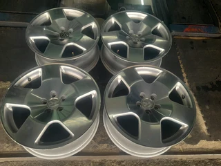 Clean 17"VW POLO RIMS