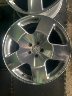 Clean 17&#34;VW POLO RIMS