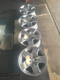 Clean 17&#34;VW POLO RIMS