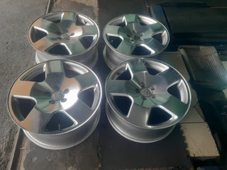 Clean 17&#34;VW POLO RIMS