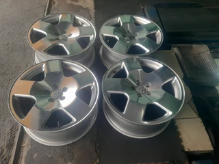Clean 17&#34;VW POLO RIMS