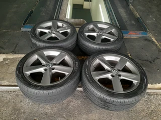 Original 16 Inch Vw Polo Rivazza Wheels