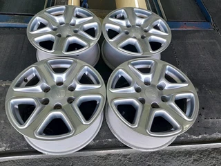 A Set Of Original 17 Inch Ford Ranger Mags