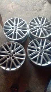 Original 15 inch KIA RIO Mags