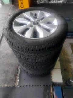 Set of original 15" Kia Rio Wheels