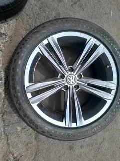 Clean Original 19" Vw Tiguan Wheel