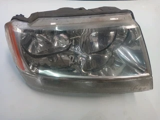 Jeep Grand Cherokee 2001-2004 Right Front Headlight
