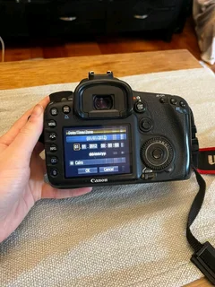 Canon 7D DSLR Camera R7000.00