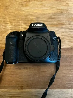 Canon 7D DSLR Camera R7000.00