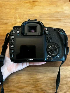 Canon 7D DSLR Camera R7000.00