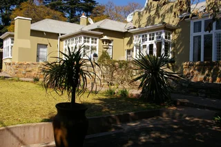 No Deposit Solar Power And Borehole Water R2400  Houghton Furnished Or Unfurnished