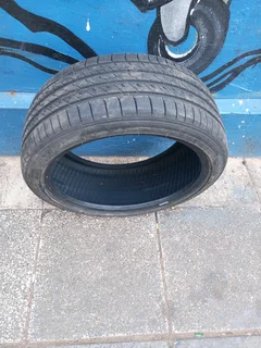 One Single TYRES 225X40 R18 Brand new