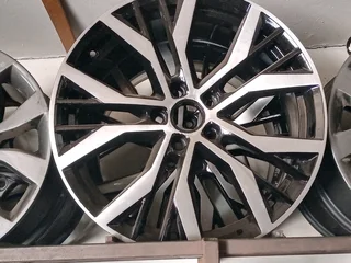 A Set of 19inche Rims Golf 7 GTI Original mag