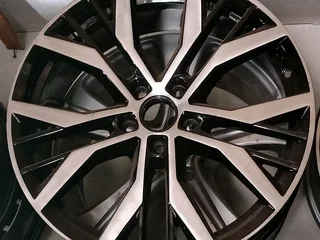 A Set of 19inche Rims Golf 7 GTI Original mag
