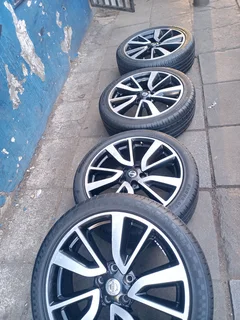 A Set of 19inche Nissan Qashqai Original mags