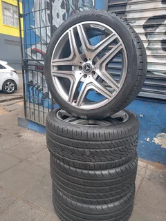 A Set Of 21inches Rims And Tyres Amg Mercedes Benz Original Mags