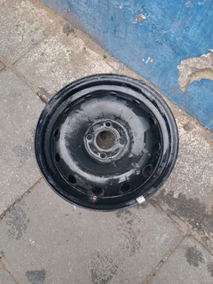 one Single Rim 15inche Nissan Almera and Np200