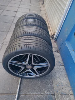 A Set of Rims And TYRES 18inche AMG Mercedes Benz OEM