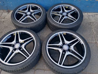 A Set of Rims And TYRES 18inche AMG Mercedes Benz OEM
