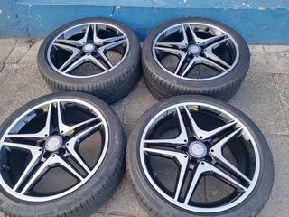 A Set of Rims And TYRES 18inche AMG Mercedes Benz OEM