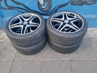A Set of Rims And TYRES 18inche AMG Mercedes Benz OEM